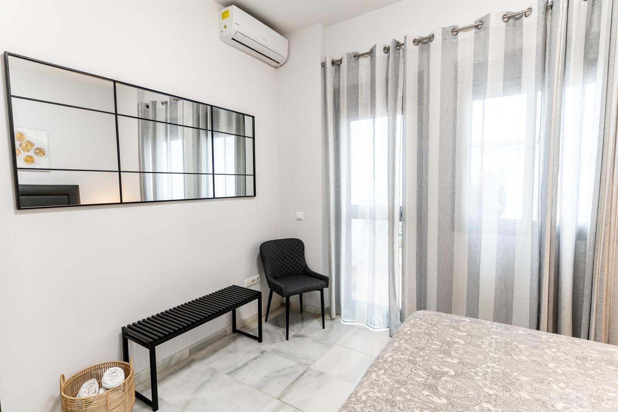 Apartamento Triana Deluxe Con Patio Privado Sevilla Exterior foto